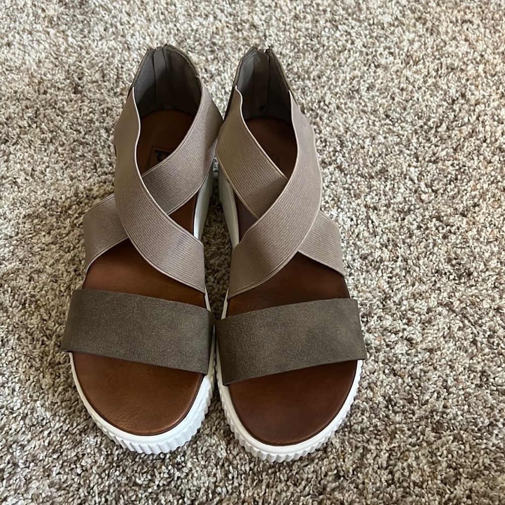 Women’s Sandals